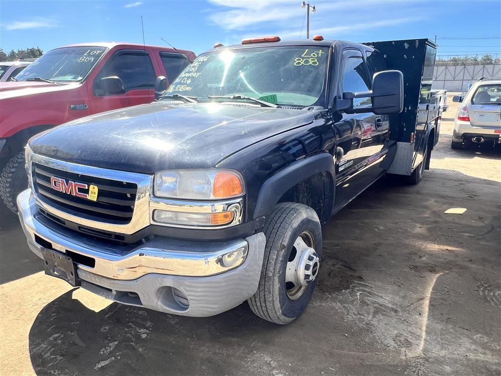 2006 GMC 3500 EXTENDED CAB, 126,338 MILES, VIN: 1GDJC39D26E217950 W/ KNAPHEIDE BODY