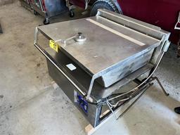 CLEVELAND 30-GAL. BRAISING PAN TILTING SKILLET, LP GAS FIRED, WITH APPLIANCE LEGS