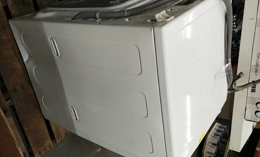 WHITE LG FRONT LOAD WASHER FOR PARTS OR REPAIR