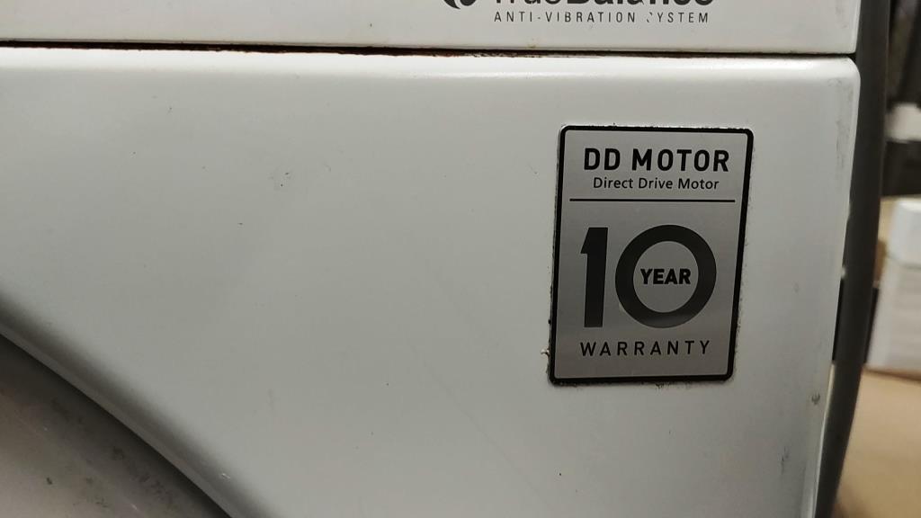 WHITE LG FRONT LOAD WASHER FOR PARTS OR REPAIR