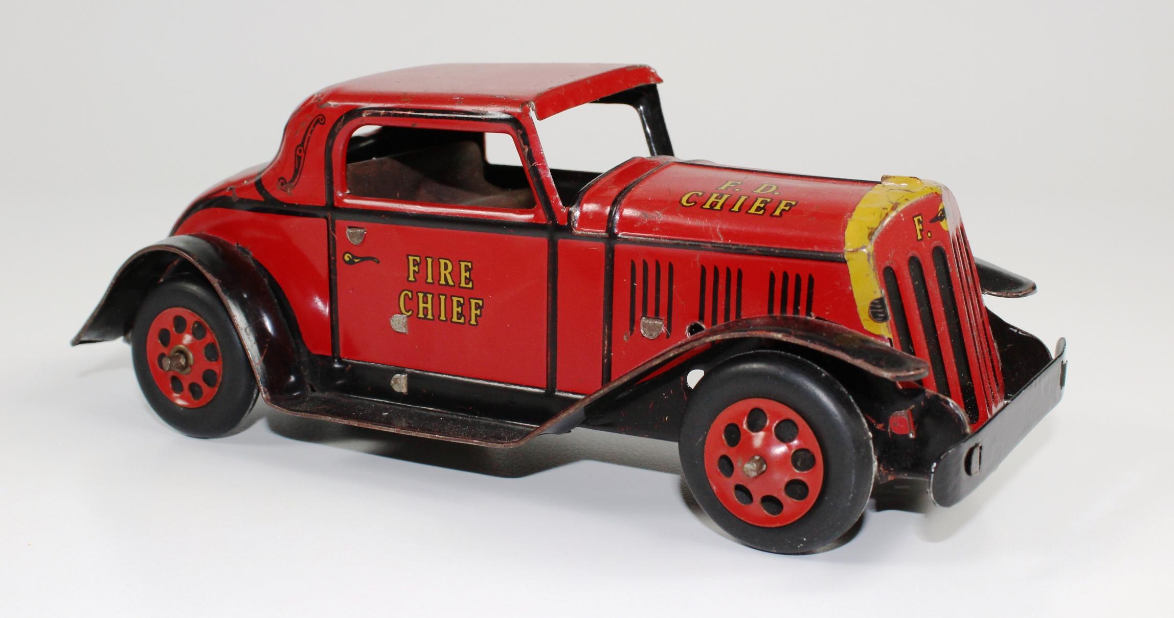 VINTAGE MARX TIN FRICTION FIRE CHIEF CAR