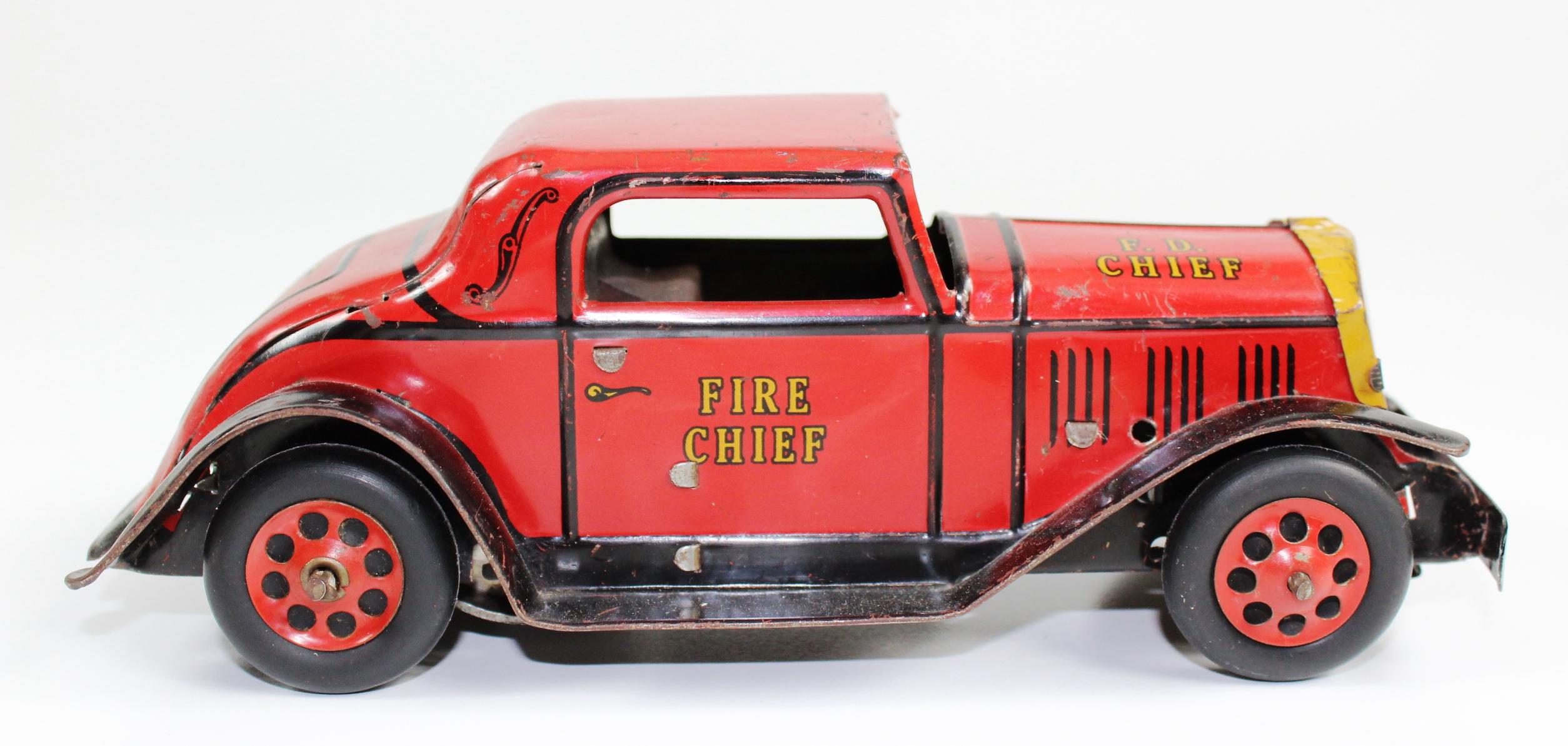 VINTAGE MARX TIN FRICTION FIRE CHIEF CAR