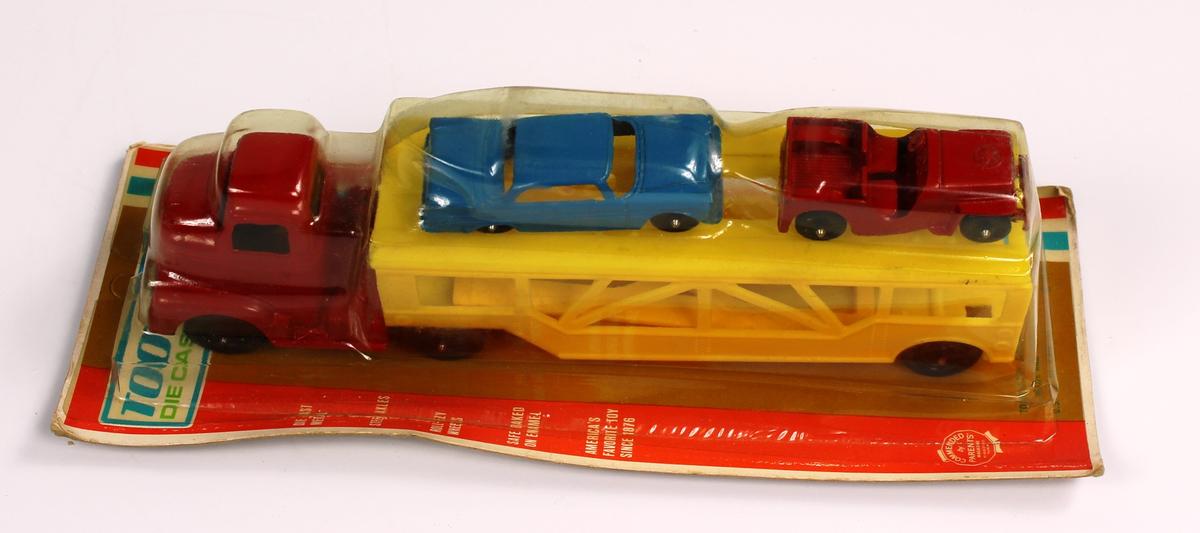 NEW, IN THE PACKAGE TOOTSIETOY CAR HAULER DIECAST