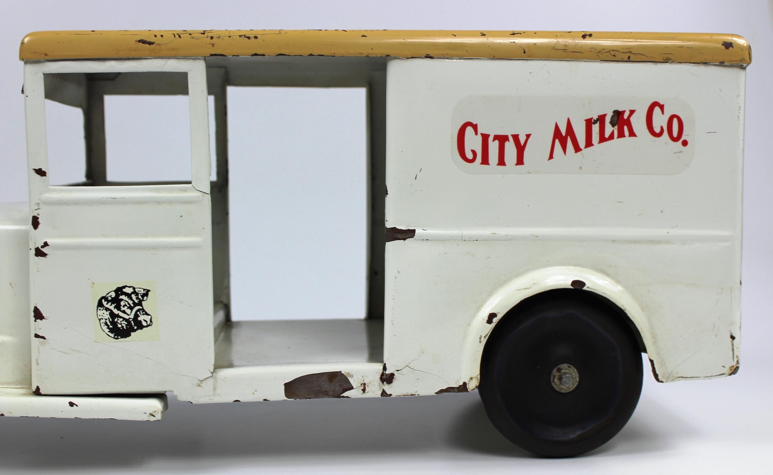 VINTAGE STEELCRAFT ST. LOUIS DAIRY CO. DELIVERY TRUCK