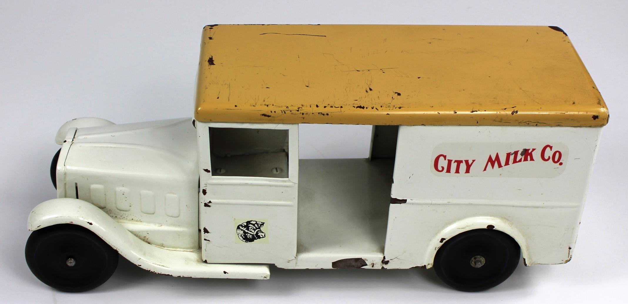 VINTAGE STEELCRAFT ST. LOUIS DAIRY CO. DELIVERY TRUCK