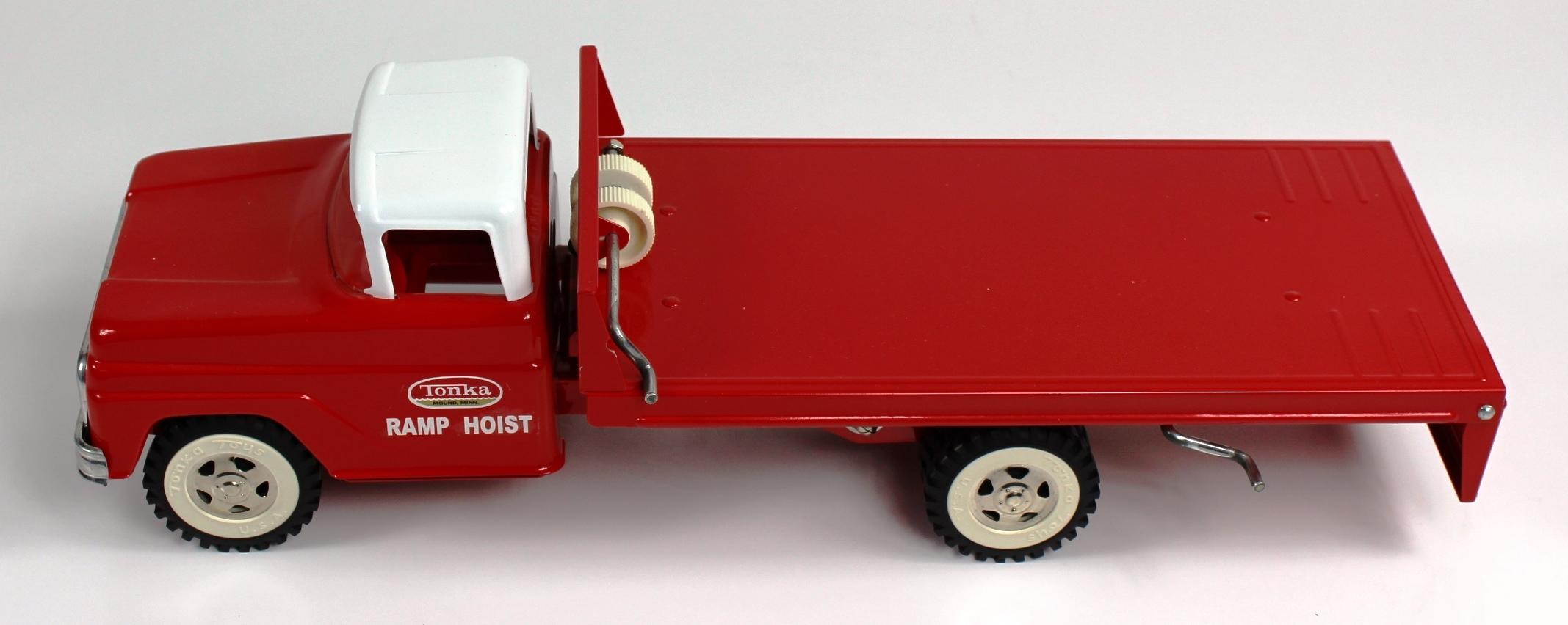 VINTAGE TONKA RAMP HOIST TRUCK - CIRCA 1960s