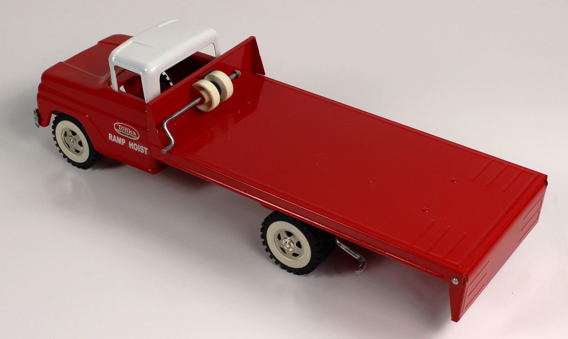 VINTAGE TONKA RAMP HOIST TRUCK - CIRCA 1960s