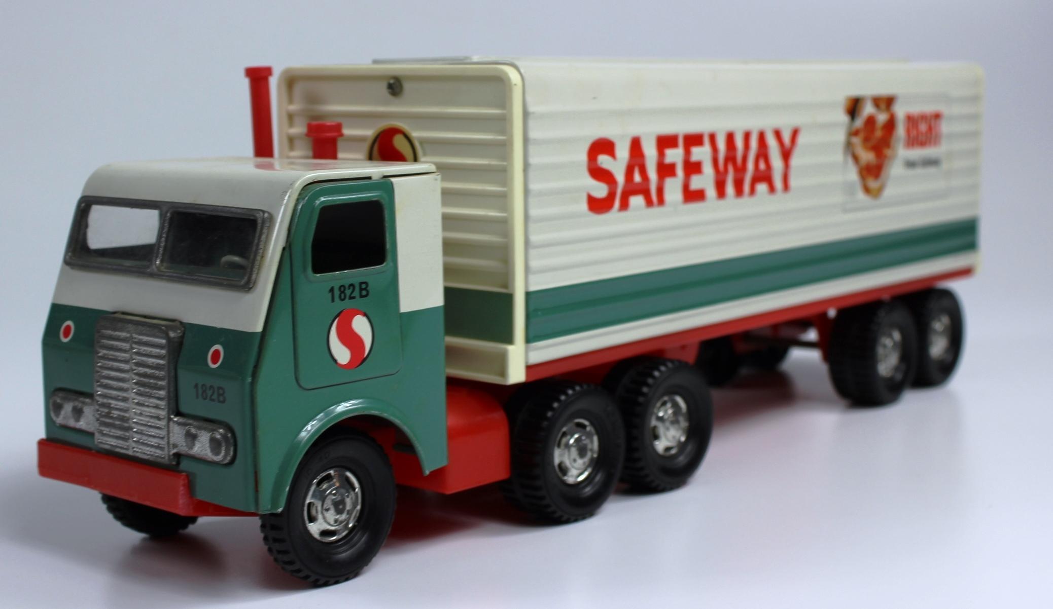 VINTAGE 1960s TIN & PLASTIC SAFEWAY TRUCK WITH BOX