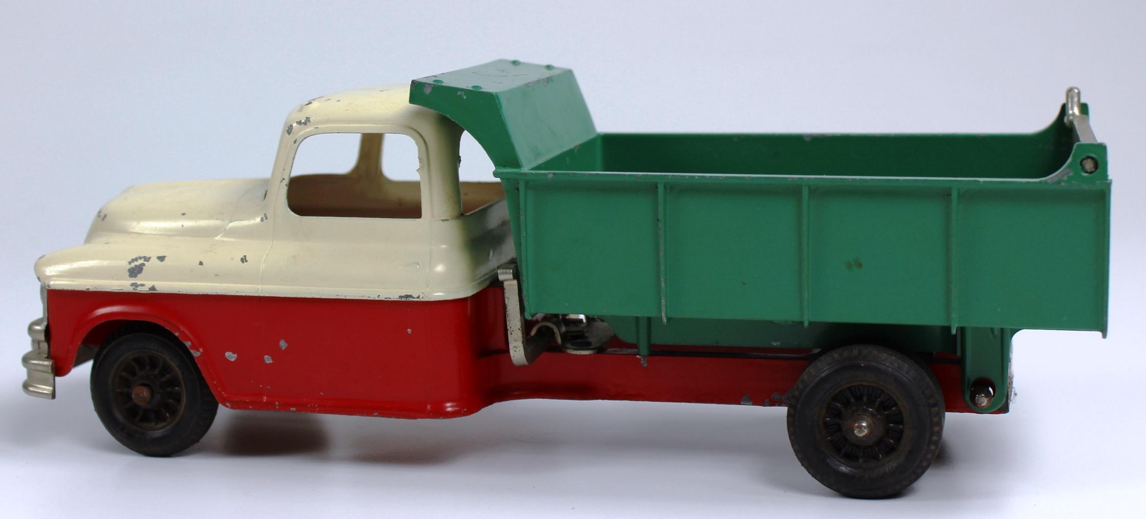 VINTAGE HUBLEY KIDDIE TOY DUMP TRUCK RED, WHITE & GREEN