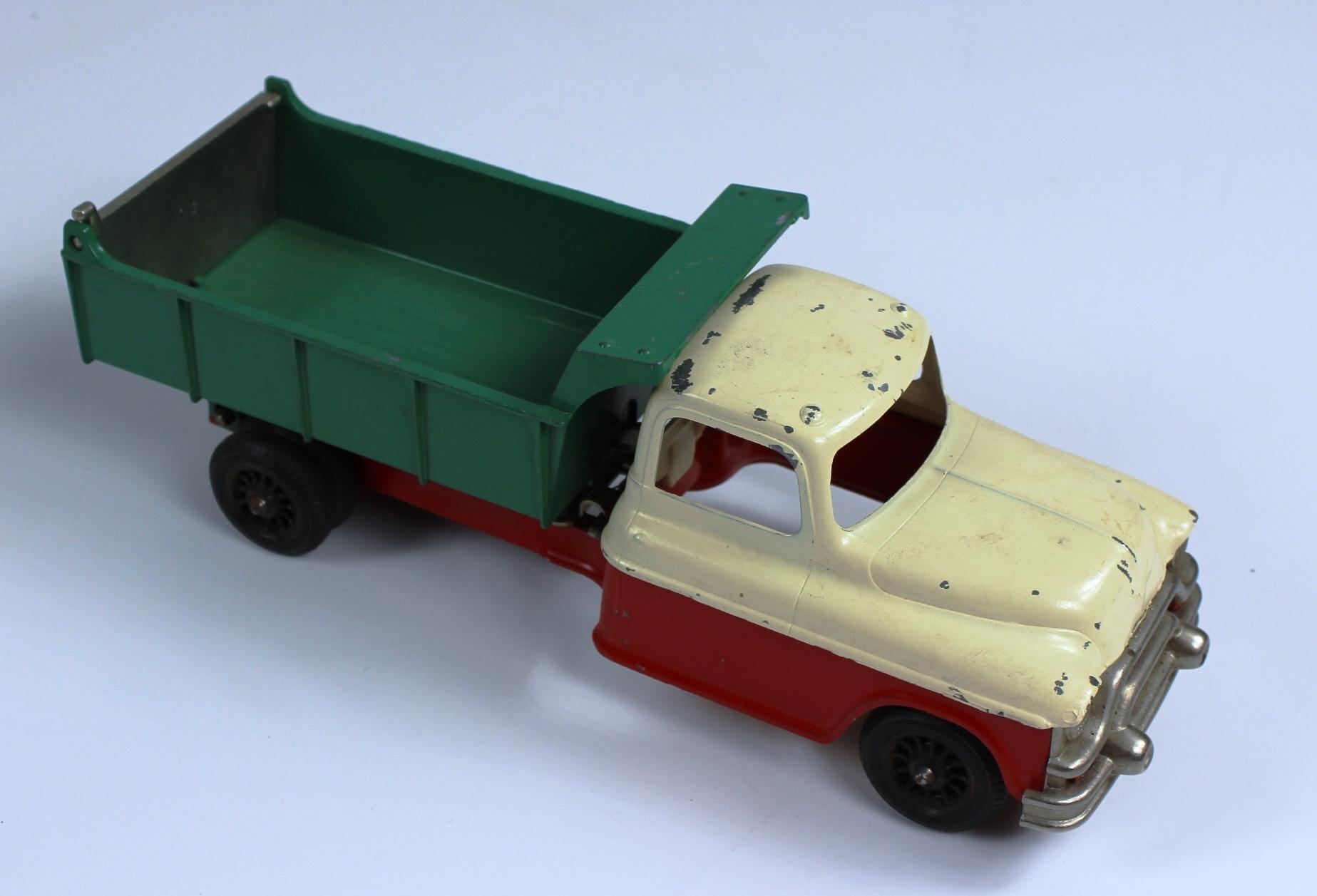 VINTAGE HUBLEY KIDDIE TOY DUMP TRUCK RED, WHITE & GREEN