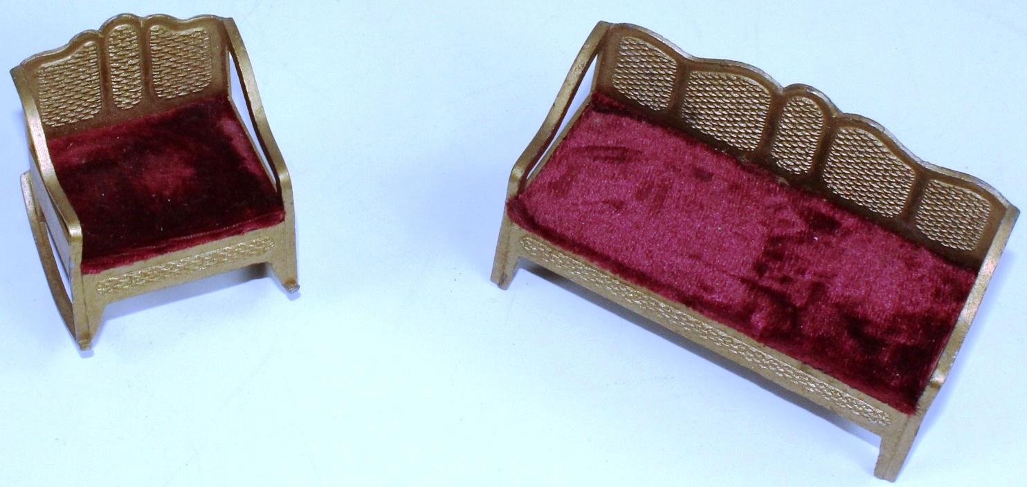 VINTAGE TOOTSIETOY METAL DOLLHOUSE FURNITURE