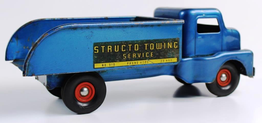 VINTAGE STRUCTO TOWING SERVICE NO. 910 WRECKER / TOW TRUCK