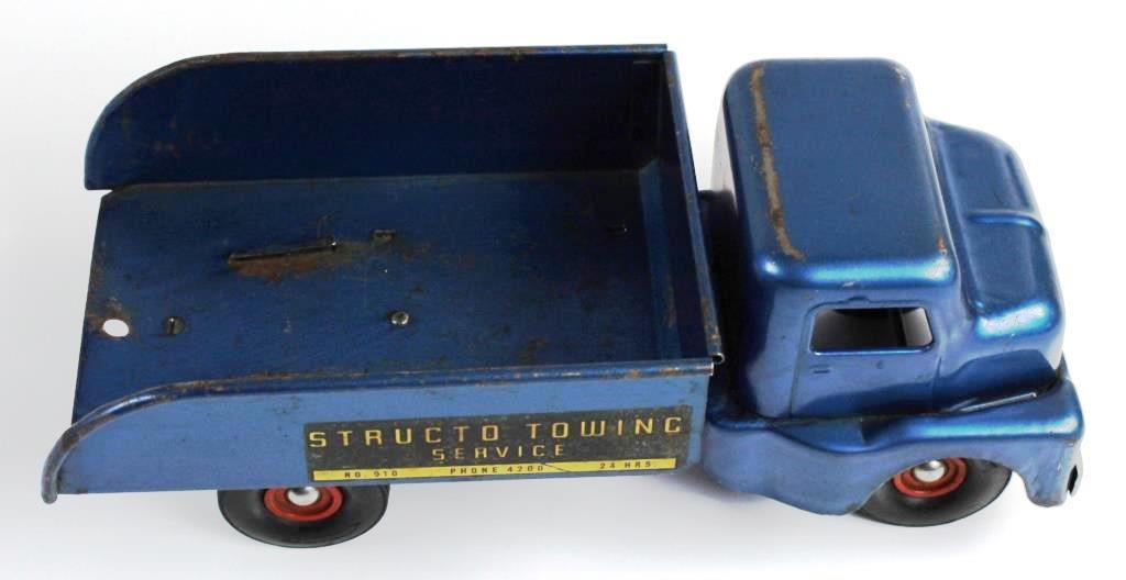 VINTAGE STRUCTO TOWING SERVICE NO. 910 WRECKER / TOW TRUCK