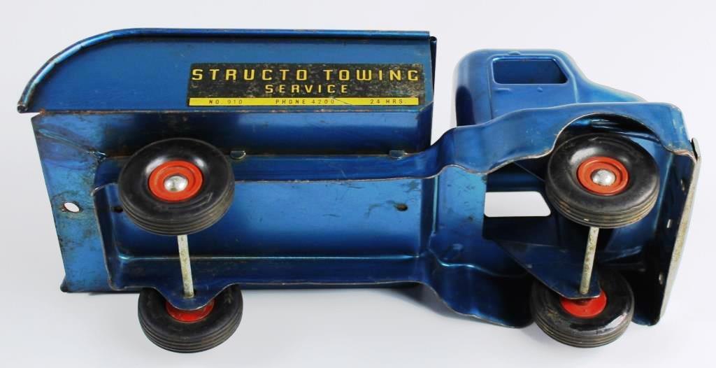 VINTAGE STRUCTO TOWING SERVICE NO. 910 WRECKER / TOW TRUCK