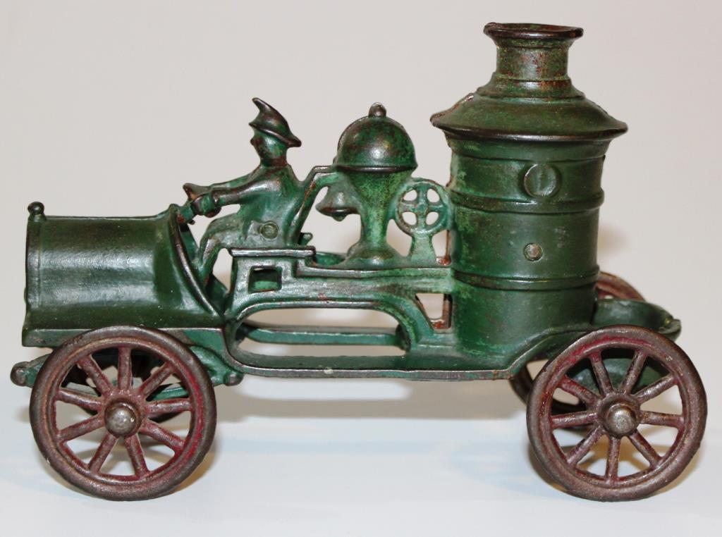 VINTAGE KENTON CAST IRON FIRE TRUCK PUMPER