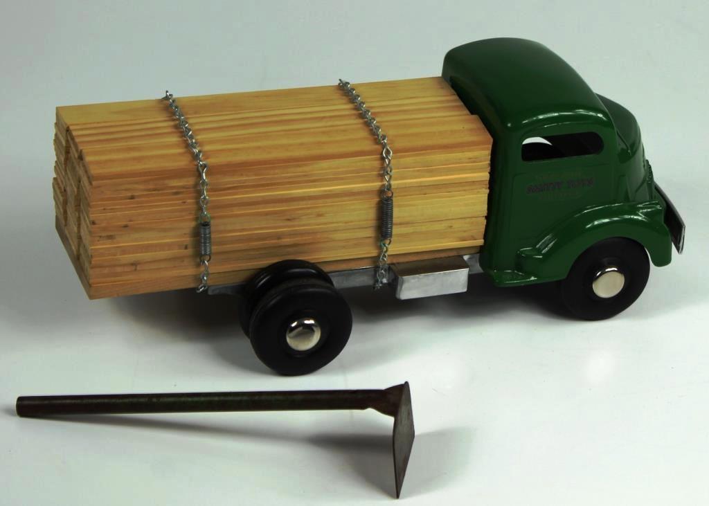 VINTAGE SMITTY TOYS GREEN LUMBER / LOGGING TRUCK