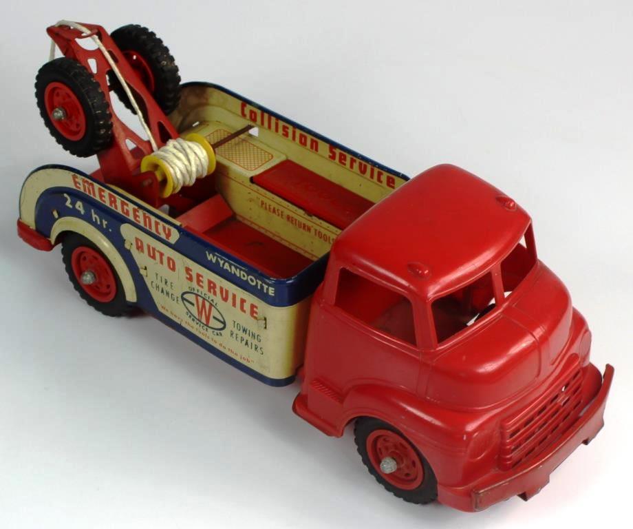 VINTAGE WYANDOTTE PRESSED STEEL EMERGENCY AUTO SERVICE WRECKER