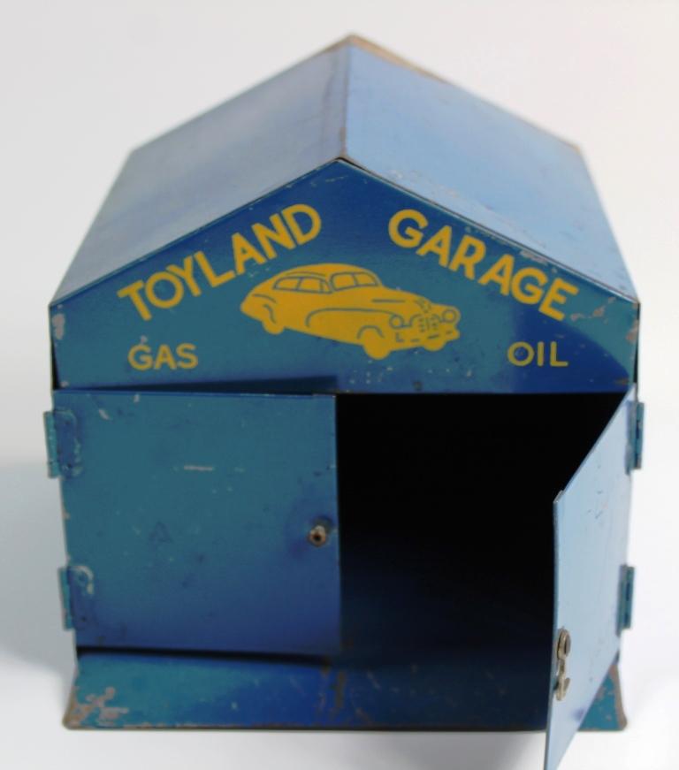 VINTAGE TOYLAND GARAGE WITH HINGED DOORS AND CLASP