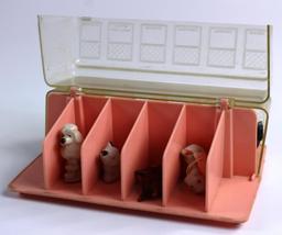 VINTAGE NYLINT KENNELS #6200 PLASTIC DOG KENNEL ONLY