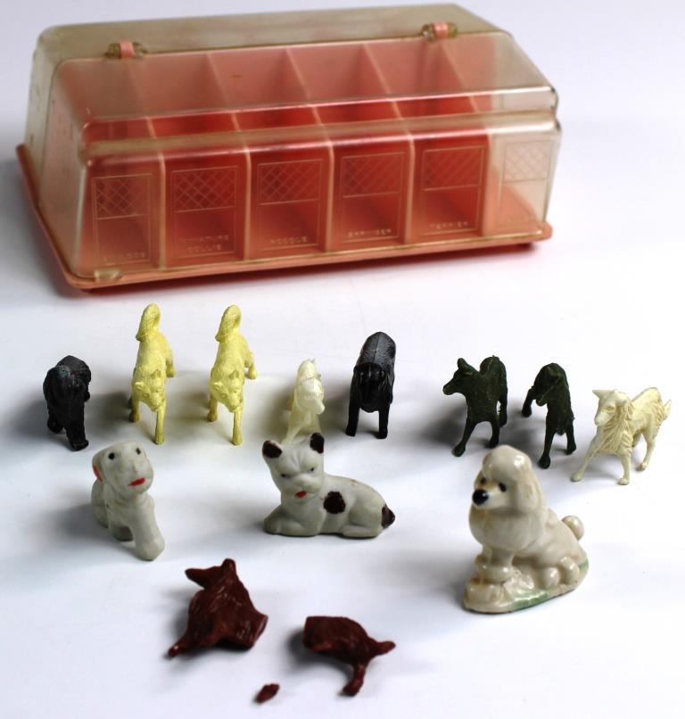 VINTAGE NYLINT KENNELS #6200 PLASTIC DOG KENNEL ONLY