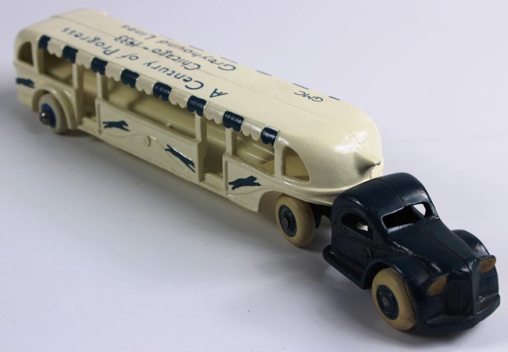 VINTAGE ARCADE CAST IRON GREYHOUND LINES CHICAGO 1933 BUS / TRAM