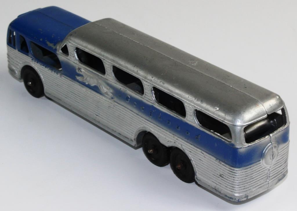 VINTAGE TOOTSIETOY GREYHOUND SCENICRUISER BUS 7" LONG