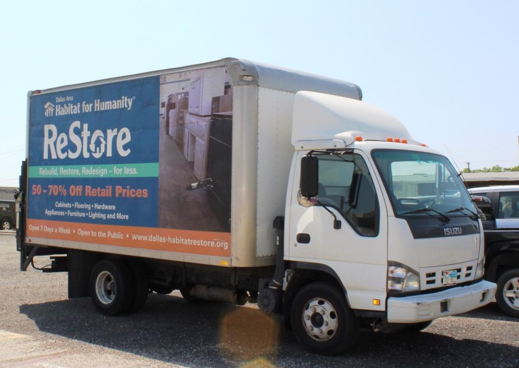 2007 ISUZU DIESEL BOX TRUCK WITH LIFTGATE