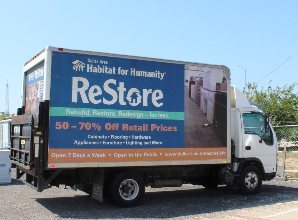 2007 ISUZU DIESEL BOX TRUCK WITH LIFTGATE