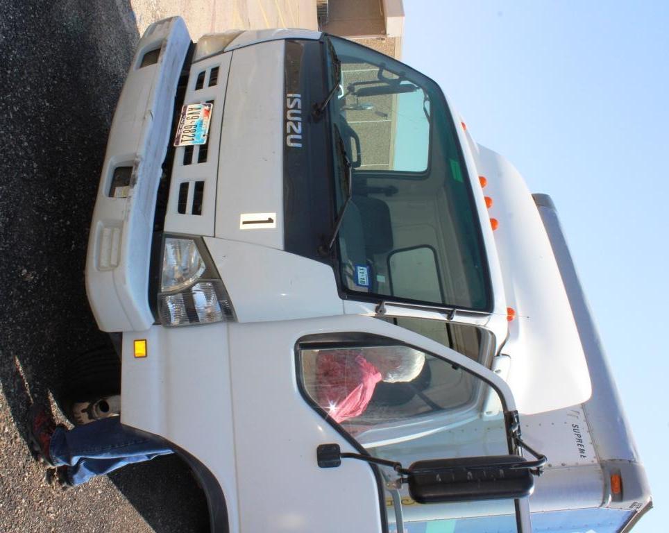 2007 ISUZU DIESEL BOX TRUCK WITH LIFTGATE