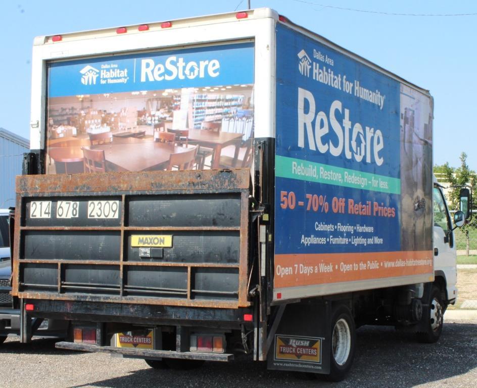 2007 ISUZU DIESEL BOX TRUCK WITH LIFTGATE