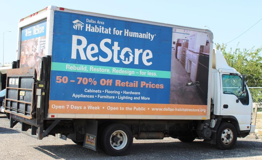 2007 ISUZU DIESEL BOX TRUCK WITH LIFTGATE