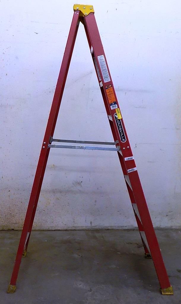 LOUISVILLE 8FT RED FIBERGLASS LADDER