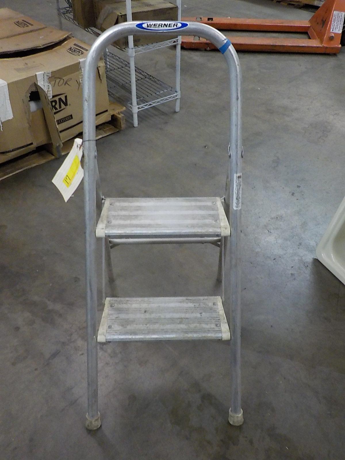 WERNER ALUMINUM UTILITY STEP LADDER 3-1/2FT