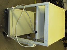 ROLLING BEIGE METAL AV / EQUIPMENT CART