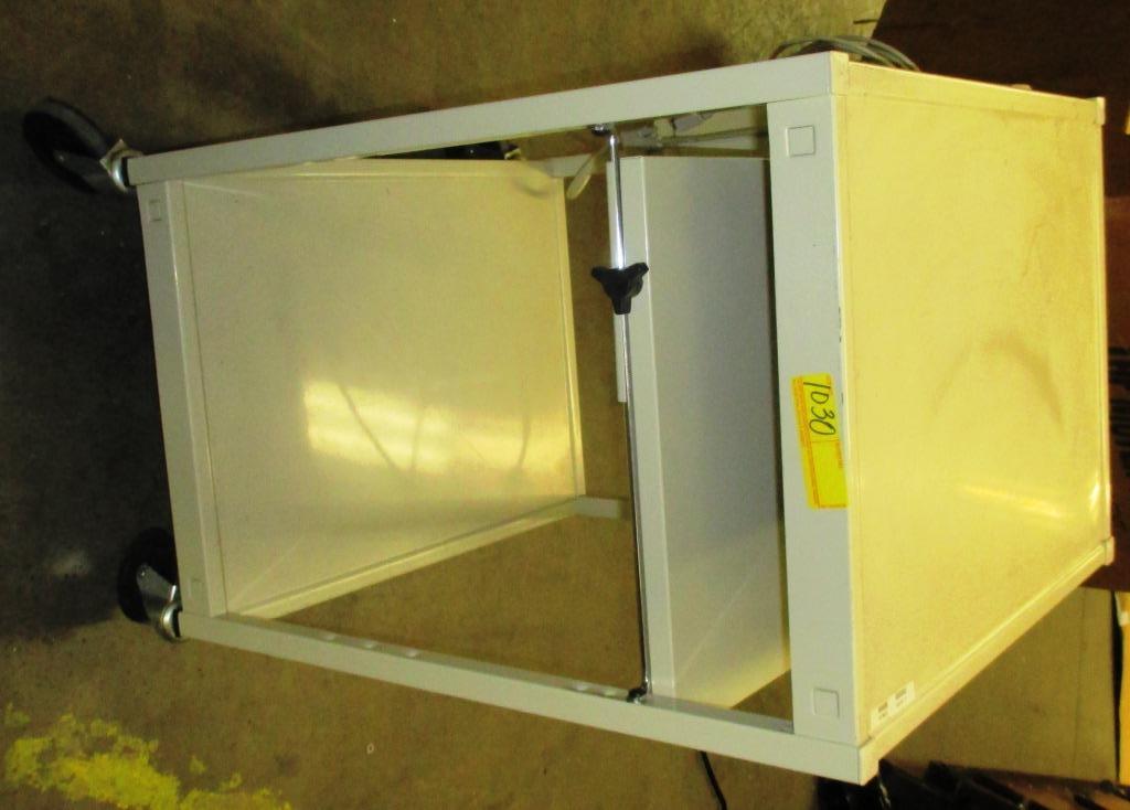 ROLLING BEIGE METAL AV / EQUIPMENT CART