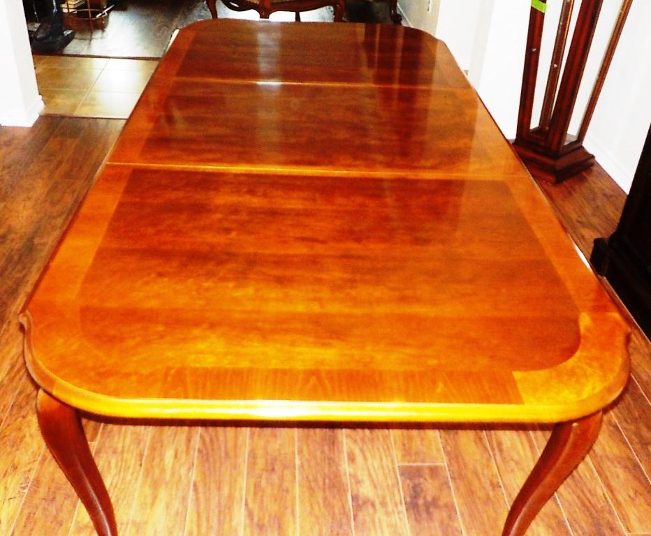 DINING TABLE WITH 1 LEAF, TABLE COVER & 6 CHAIRS