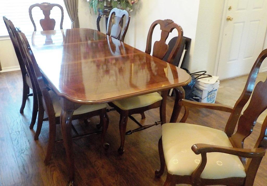 DINING TABLE WITH 1 LEAF, TABLE COVER & 6 CHAIRS