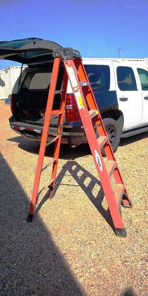 WERNER 6FT ORANGE FIBERGLASS LADDER