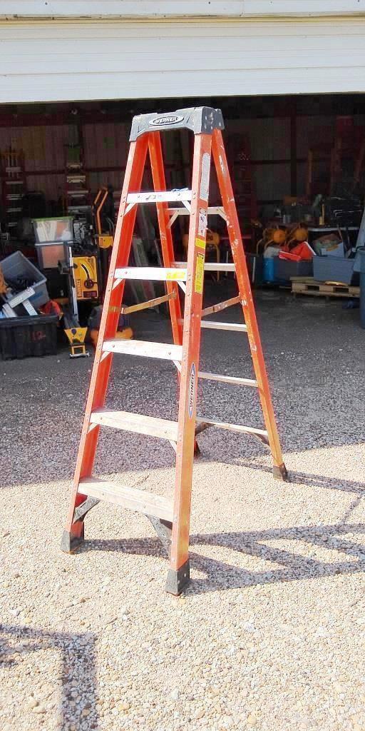 WERNER 6FT ORANGE FIBERGLASS LADDER