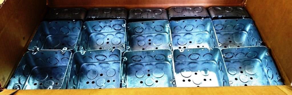 PALLET OF 875 NEW EATON / CROUSE-HINDS TP563