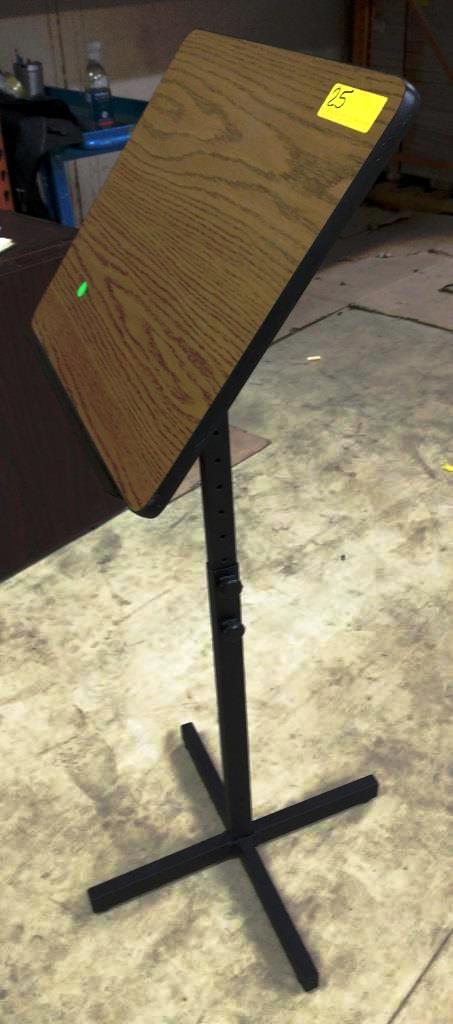 ADJUSTABLE HEIGHT AND ANGLE PODIUM