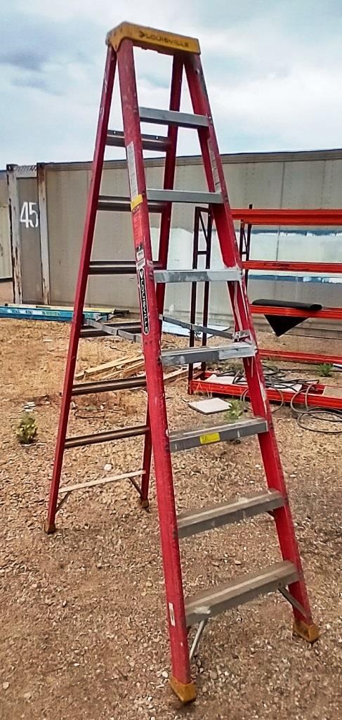 LOUISVILLE RED 8FT FIBERGLASS LADDER