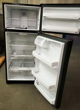 BLACK GE REFRIGERATOR FOR PARTS OR REPAIR