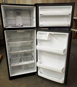 BLACK GE REFRIGERATOR FOR PARTS OR REPAIR