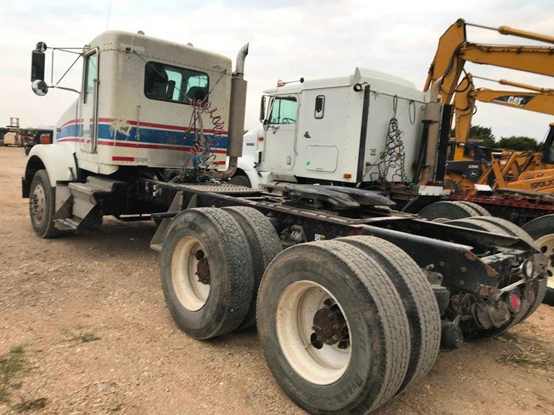 *2001 Kenworth T800 Day Cab, White