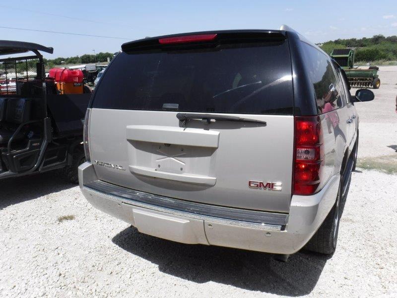 *2007 GMC Denali Suburban