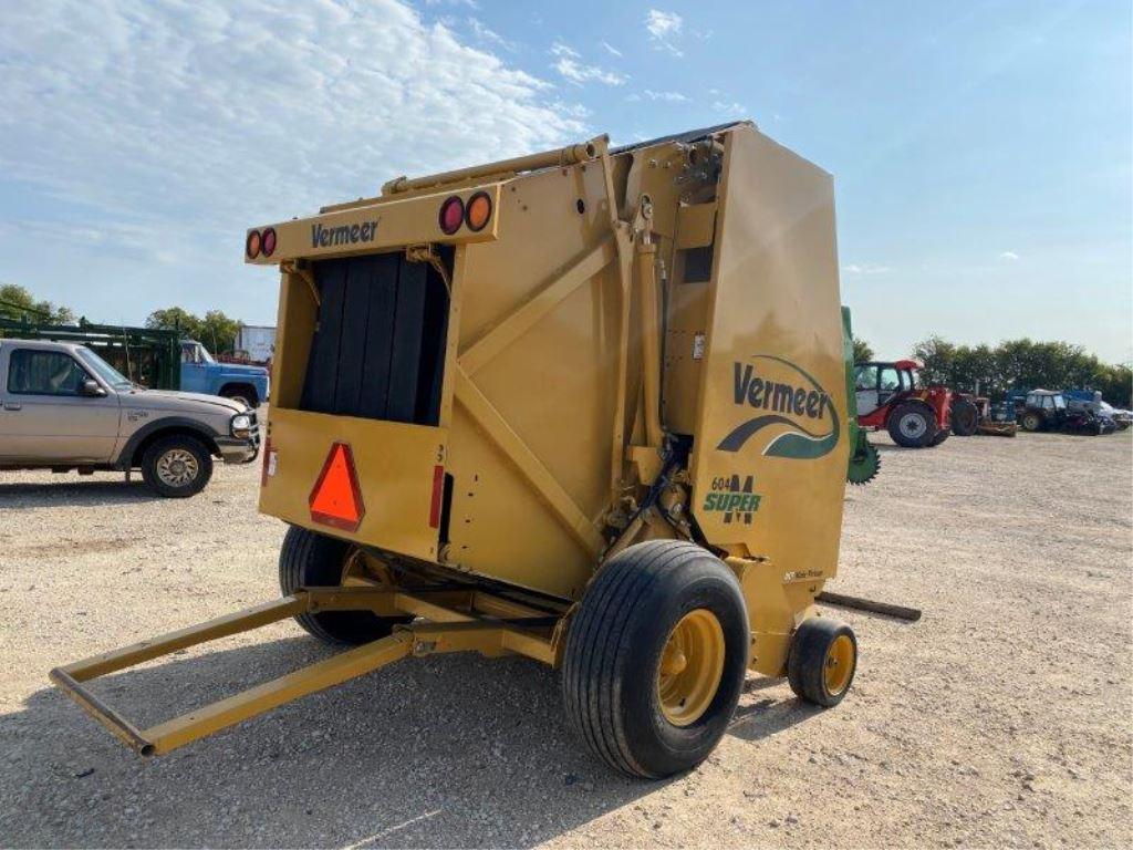 Vermeer 604 Super M Round Baler