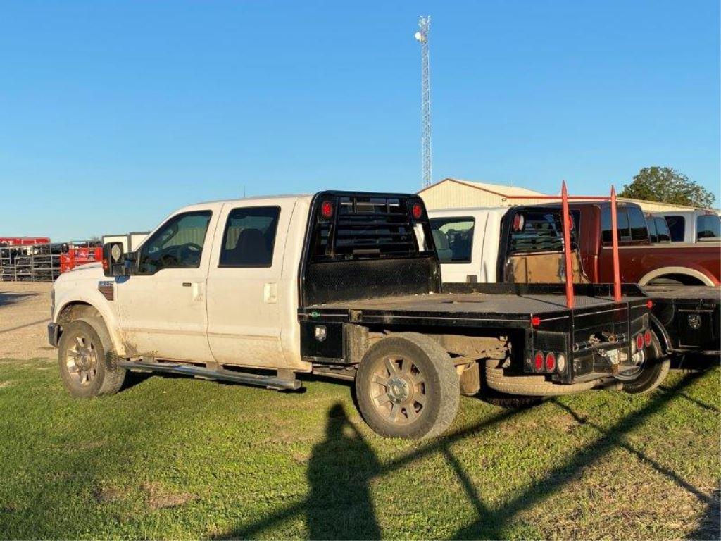 *2010 Ford F350 Lariat w/Hyd Hay Fork on Flatbed