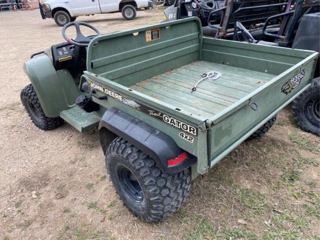 John Deere Gator