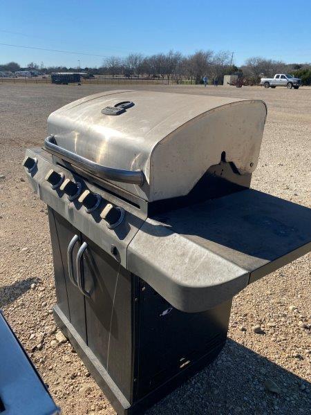 4pc 2-Gas Grills & 2-Deer Feeders